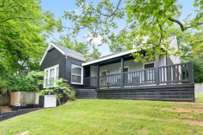 Memories on Madison - Entire Home w/ Game Room & Outdoor Fire Pit (102 Madison Ter)